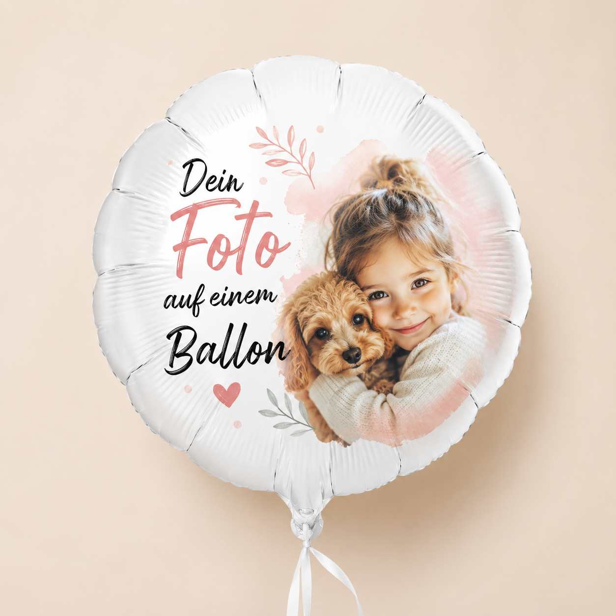 Personalisierter runder Folienballon mit Foto eines Kindes und Hundes sowie dem Schriftzug „Dein Foto auf einem Ballon“ – Beispiel für individuell bedruckte Heliumballons mit eigenem Bild und Wunschmotiv.