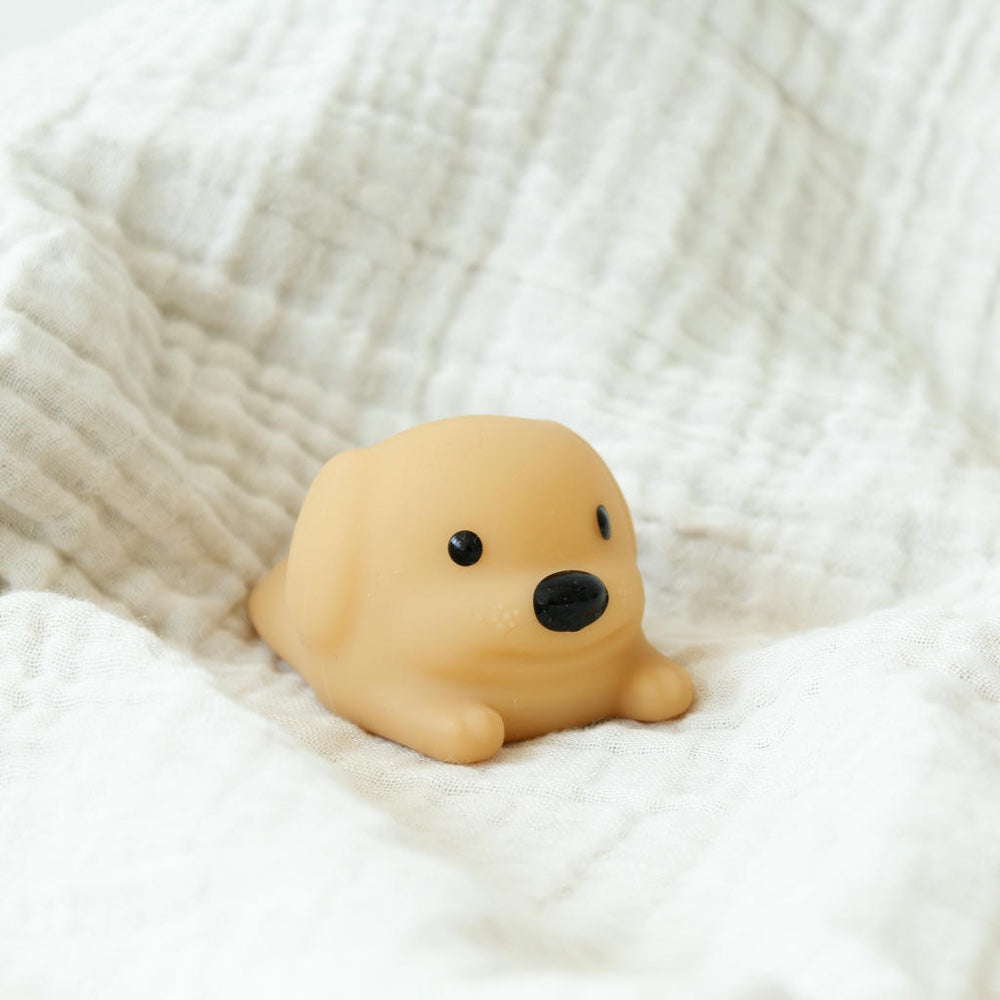 Tiny Nachtlicht Hund von Winkee im Kinderzimmer