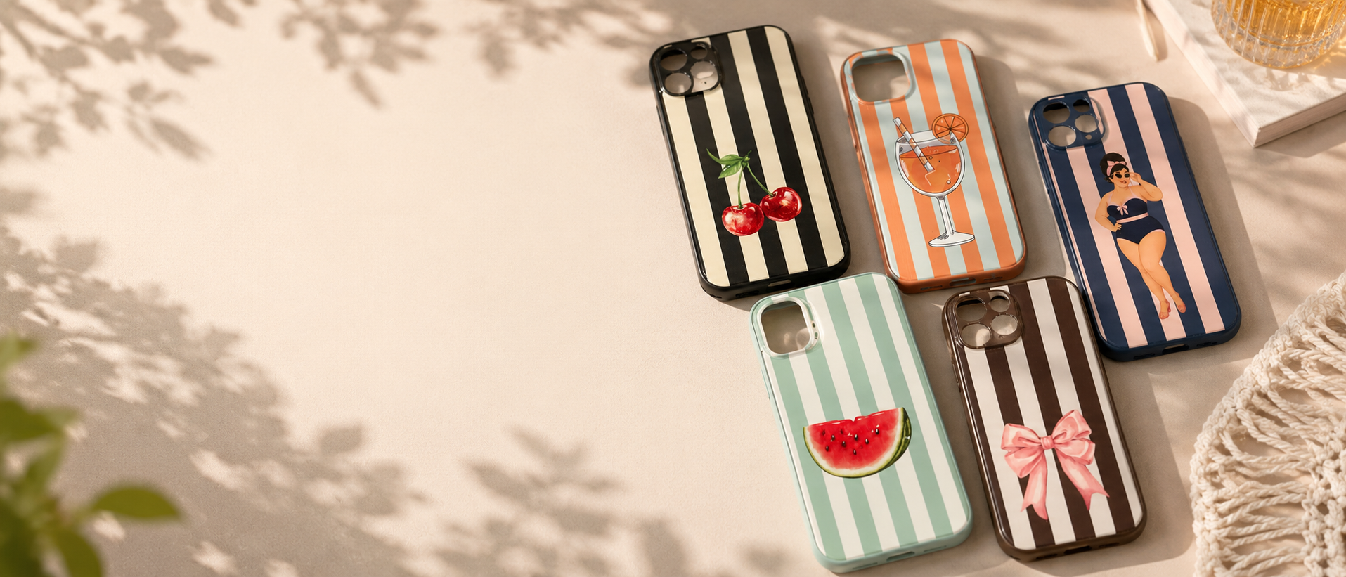 Exklusive iPhone Design-Hüllen von Hübsches Ding mit Streifenmustern, Sommermotiven, Kirschen, Cocktailglas, Wassermelone und Retro-Illustrationen. Moderne TPU Handyhüllen für iPhone 14, iPhone 15 und iPhone 16.