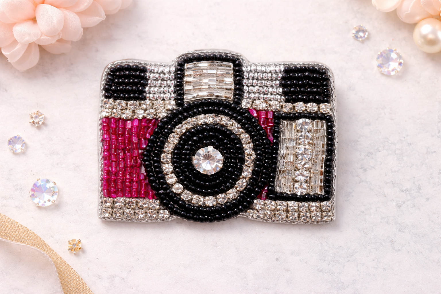 Brosche Fotoapparat by Vivi