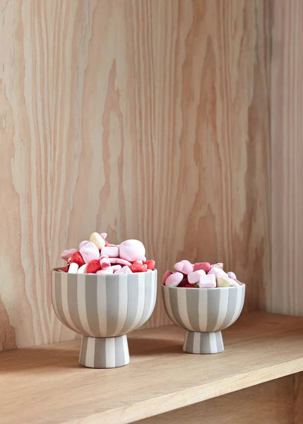 oyoy pflanztopf OYOY Toppu Schale mit Fuß: Handbemalte Keramik & Streifendesign