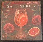 Bedruckte Fliese oder Untersetzer mit Vintage-Illustration eines Sati Spritz im Weinglas, floralen Elementen und Cocktailrezept – stilvolles Design für Bar, Küche oder Aperitivo-Abende.