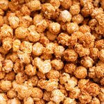 KNALLE Pumpkin Spice Popcorn mit Kürbispüree und Herbstgewürzen in Nahaufnahme