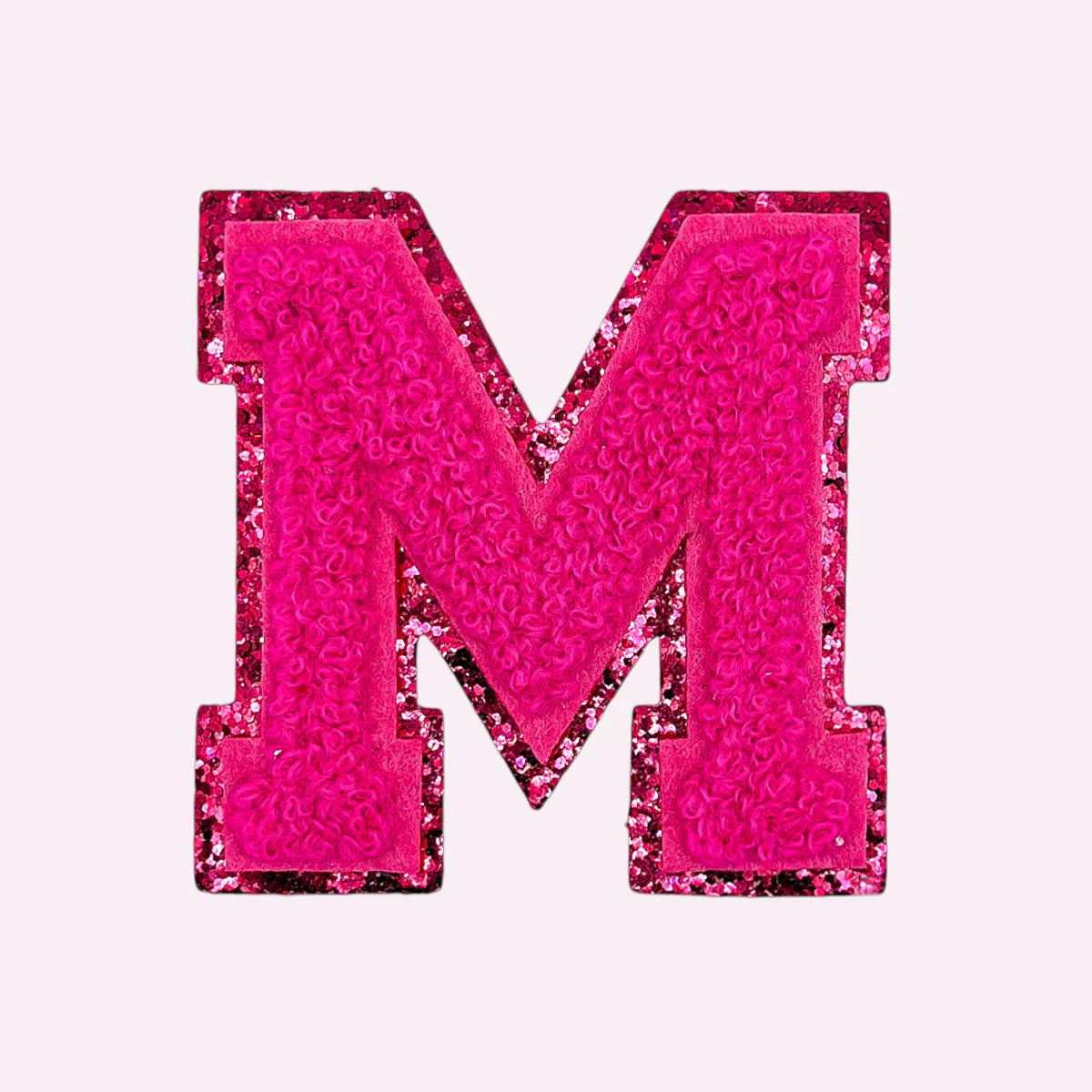 Mimi’s Glow Buchstabe M in Hot Pink mit Glitzer und Chenille Bouclé, selbstklebender Initialen-Patch 7,6 cm für Taschen, Handyhüllen und Accessoires.