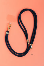 Ohhhwelll Handykette in Navyblau mit goldfarbenem Karabiner und transparentem Phone Patch, elegante Smartphone-Kette zum Umhängen für Alltag, Reisen und Freizeit.