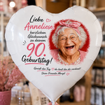 Personalisierter Helium Herzballon zum 90. Geburtstag mit Oma-Porträt und individuellem Wunschtext – Geschenkidee für Geburtstage.
